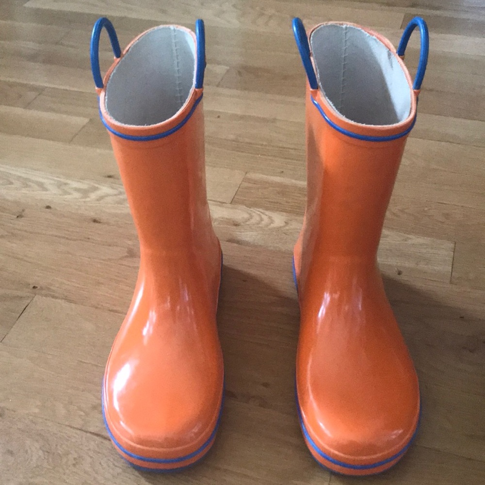 Boys rain boots size 4